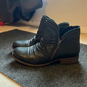 Miz Mooz Luna leather ankle boot